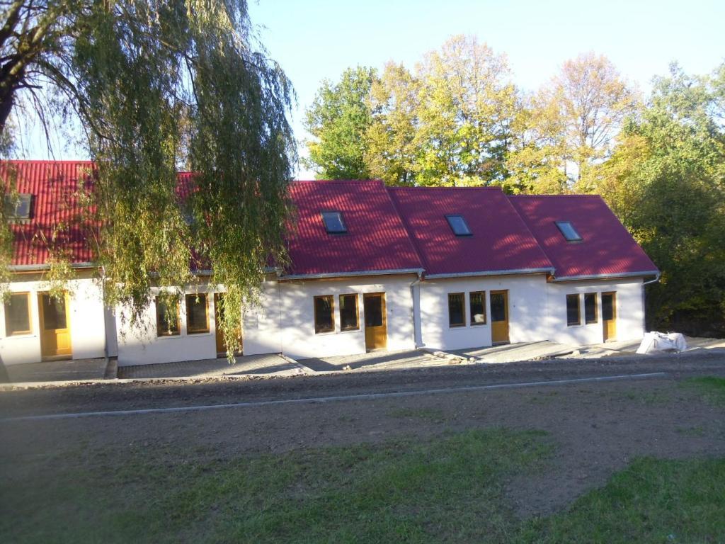 Domki Nad Jeziorem Karlowice מראה חיצוני תמונה
